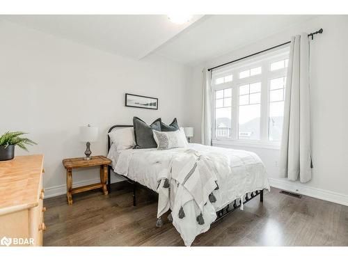 17 Clear Spring Avenue, Georgina, ON - Indoor Photo Showing Bedroom