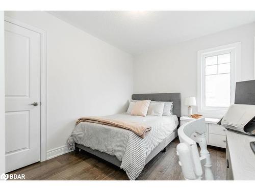 17 Clear Spring Avenue, Georgina, ON - Indoor Photo Showing Bedroom