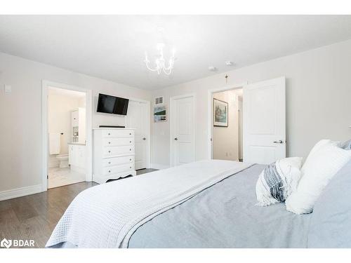 17 Clear Spring Avenue, Georgina, ON - Indoor Photo Showing Bedroom