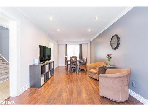 220 Mary Anne Drive, Barrie, ON - Indoor Photo Showing Living Room