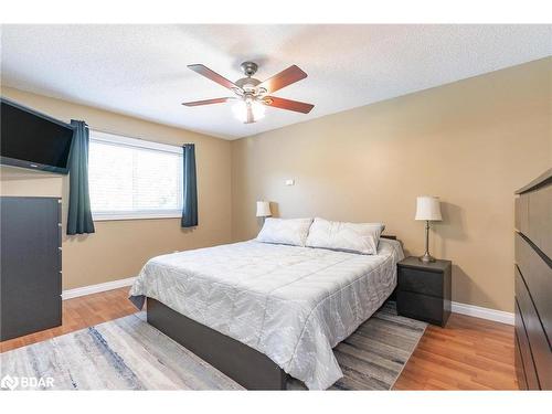 220 Mary Anne Drive, Barrie, ON - Indoor Photo Showing Bedroom