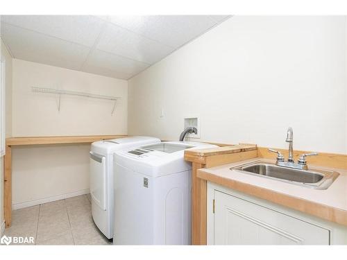 220 Mary Anne Drive, Barrie, ON - Indoor Photo Showing Laundry Room