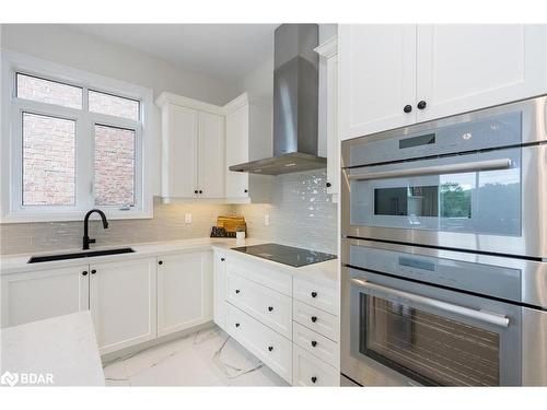 27 Muirfield Drive, Barrie, ON - Indoor Photo Showing Kitchen With Upgraded Kitchen