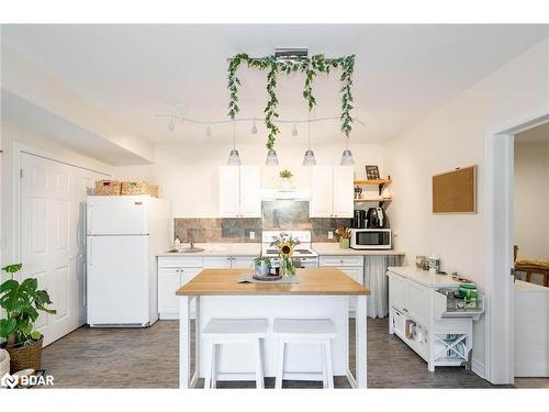 107 Revell Street, Gravenhurst, ON - Indoor Photo Showing Kitchen