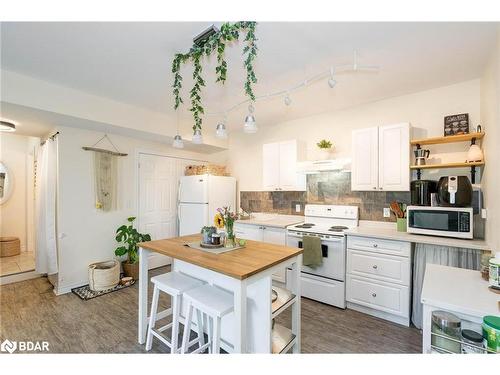 107 Revell Street, Gravenhurst, ON - Indoor Photo Showing Kitchen