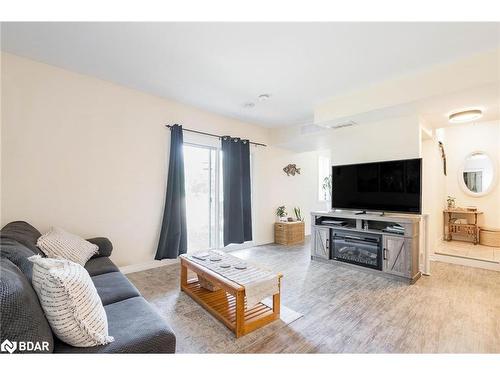 107 Revell Street, Gravenhurst, ON - Indoor Photo Showing Living Room