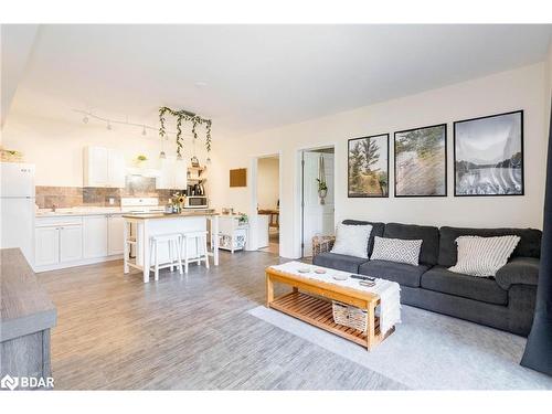 107 Revell Street, Gravenhurst, ON - Indoor Photo Showing Living Room