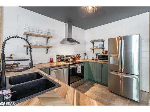 109 Revell Street, Gravenhurst, ON - Indoor Photo Showing Kitchen With Double Sink