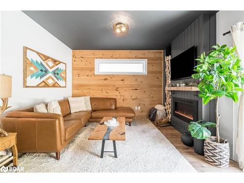 109 Revell Street, Gravenhurst, ON - Indoor Photo Showing Living Room With Fireplace