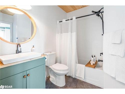 109 Revell Street, Gravenhurst, ON - Indoor Photo Showing Bathroom