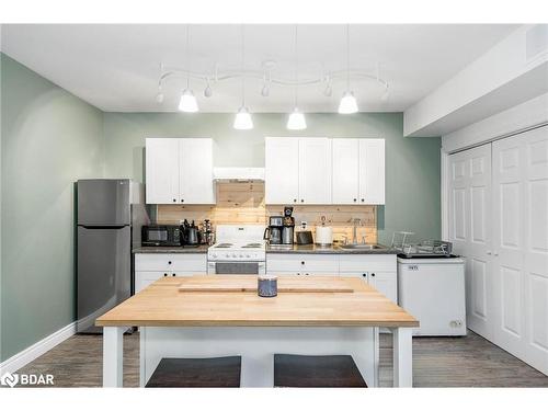 109 Revell Street, Gravenhurst, ON - Indoor Photo Showing Kitchen