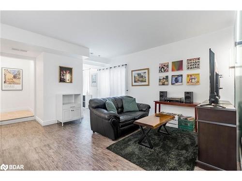 109 Revell Street, Gravenhurst, ON - Indoor Photo Showing Living Room