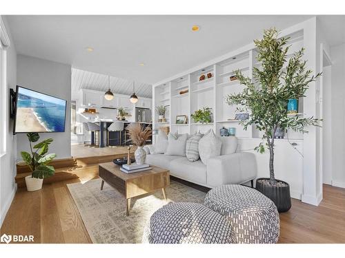 193 Snug Harbour Road, Lindsay, ON - Indoor Photo Showing Living Room