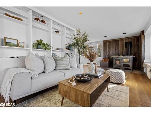 193 Snug Harbour Road, Lindsay, ON - Indoor Photo Showing Living Room