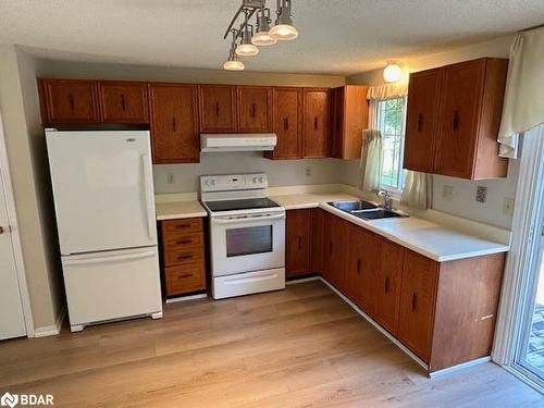 8 Hickling Trail, Barrie, ON - Indoor Photo Showing Kitchen With Double Sink