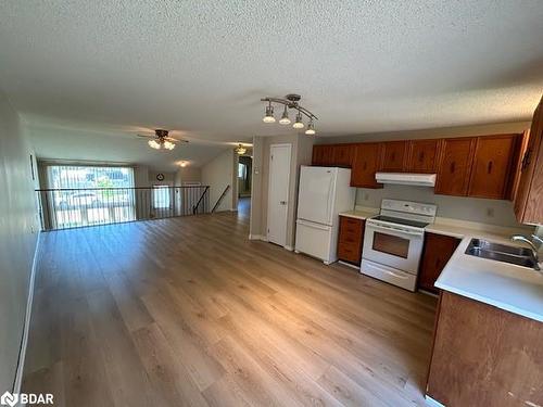 8 Hickling Trail, Barrie, ON - Indoor Photo Showing Kitchen With Double Sink