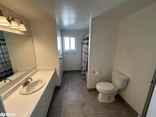 8 Hickling Trail, Barrie, ON - Indoor Photo Showing Bathroom