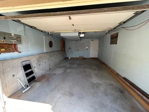 8 Hickling Trail, Barrie, ON - Indoor Photo Showing Garage