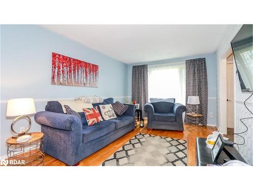 472 Leacock Drive, Barrie, ON - Indoor Photo Showing Living Room