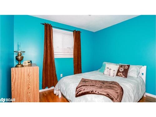 472 Leacock Drive, Barrie, ON - Indoor Photo Showing Bedroom