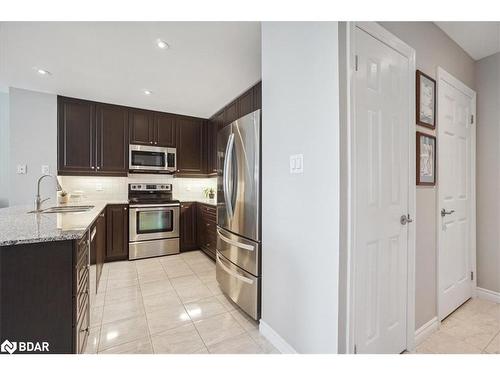 1109-33 Ellen Street, Barrie, ON - Indoor Photo Showing Kitchen With Stainless Steel Kitchen