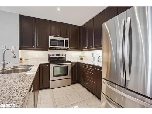 1109-33 Ellen Street, Barrie, ON - Indoor Photo Showing Kitchen With Stainless Steel Kitchen With Double Sink With Upgraded Kitchen