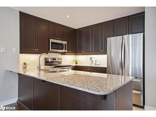 1109-33 Ellen Street, Barrie, ON - Indoor Photo Showing Kitchen With Stainless Steel Kitchen With Double Sink With Upgraded Kitchen