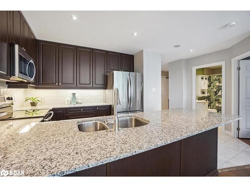 1109-33 Ellen Street, Barrie, ON - Indoor Photo Showing Kitchen With Stainless Steel Kitchen With Double Sink With Upgraded Kitchen