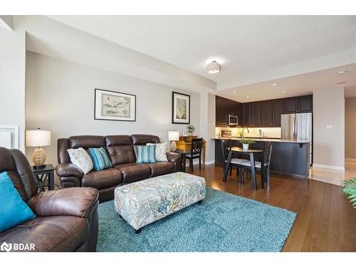 1109-33 Ellen Street, Barrie, ON - Indoor Photo Showing Living Room