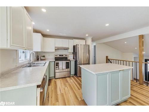 206 Burns Circle, Barrie, ON - Indoor Photo Showing Kitchen With Double Sink