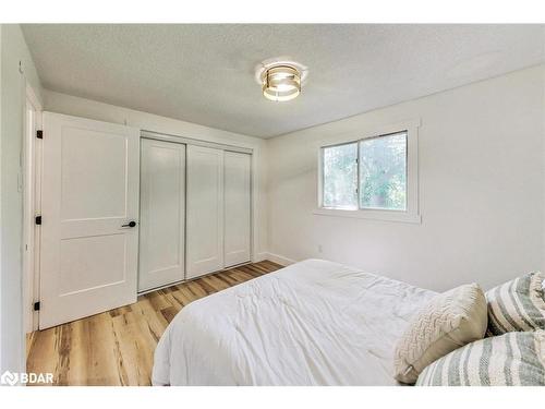 206 Burns Circle, Barrie, ON - Indoor Photo Showing Bedroom