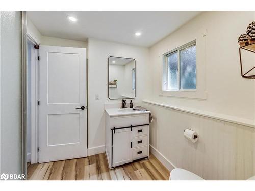 206 Burns Circle, Barrie, ON - Indoor Photo Showing Bathroom