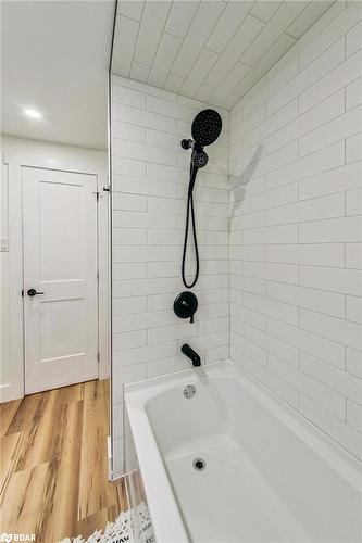 206 Burns Circle, Barrie, ON - Indoor Photo Showing Bathroom