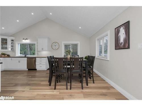 8109 93 Highway, Tiny, ON - Indoor Photo Showing Dining Room