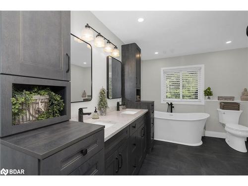 8109 93 Highway, Tiny, ON - Indoor Photo Showing Bathroom