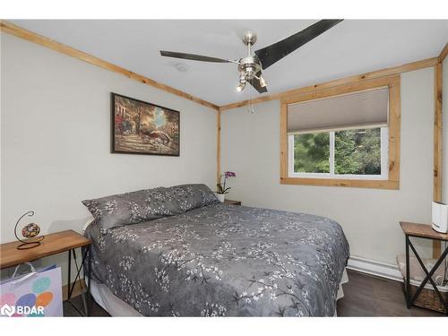 8109 93 Highway, Tiny, ON - Indoor Photo Showing Bedroom