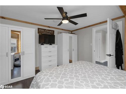 8109 93 Highway, Tiny, ON - Indoor Photo Showing Bedroom