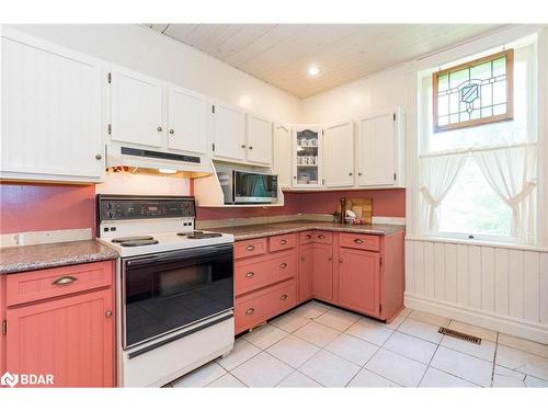 4 Thomas Street, Glencairn, ON - Indoor Photo Showing Kitchen