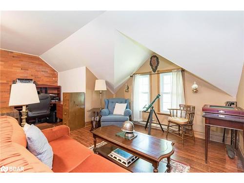 4 Thomas Street, Glencairn, ON - Indoor Photo Showing Living Room