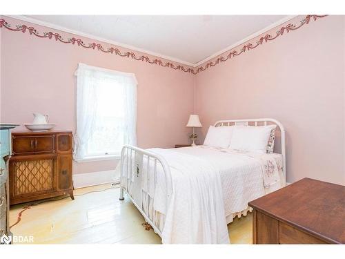 4 Thomas Street, Glencairn, ON - Indoor Photo Showing Bedroom