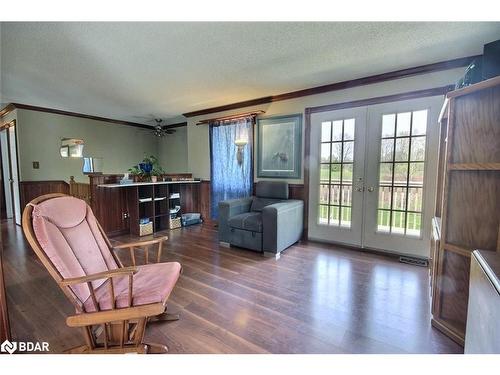 967 11 Line N, Oro-Medonte, ON - Indoor Photo Showing Living Room