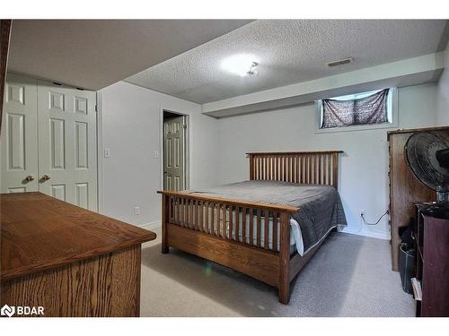 967 11 Line N, Oro-Medonte, ON - Indoor Photo Showing Bedroom