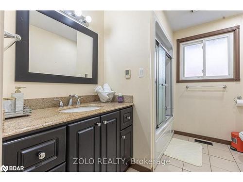 31 Applewood Lane, London, ON - Indoor Photo Showing Bathroom