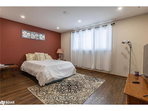 31 Applewood Lane, London, ON - Indoor Photo Showing Bedroom