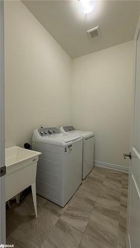 66 Season Crescent Crescent, Wasaga Beach, ON - Indoor Photo Showing Laundry Room