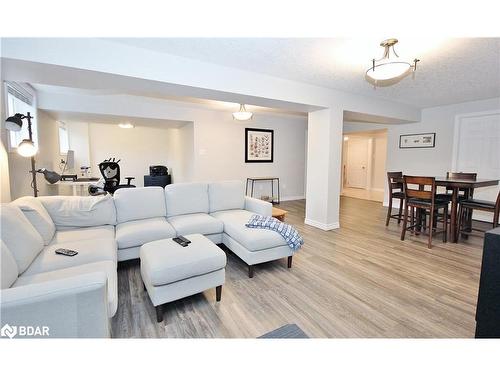 1117 Westmount Avenue, Innisfil, ON - Indoor Photo Showing Living Room