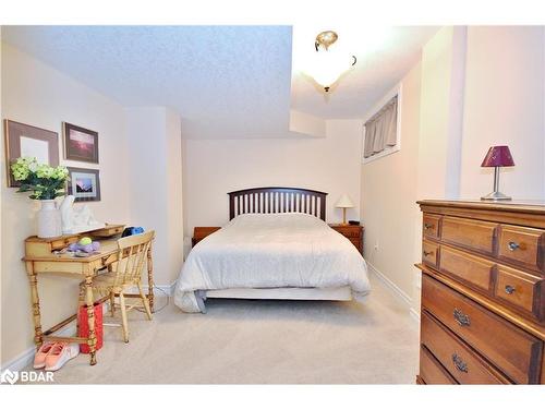 1117 Westmount Avenue, Innisfil, ON - Indoor Photo Showing Bedroom