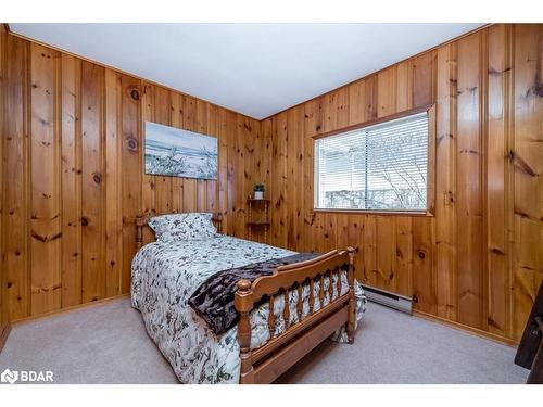 297 Beach Road, Innisfil, ON - Indoor Photo Showing Bedroom