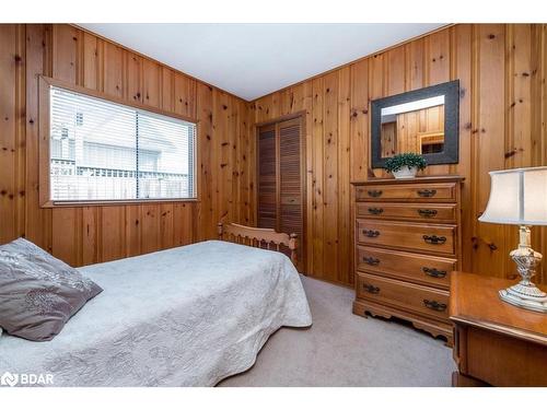 297 Beach Road, Innisfil, ON - Indoor Photo Showing Bedroom