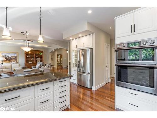 1 Bunker Place, Oro-Medonte, ON - Indoor Photo Showing Kitchen With Upgraded Kitchen